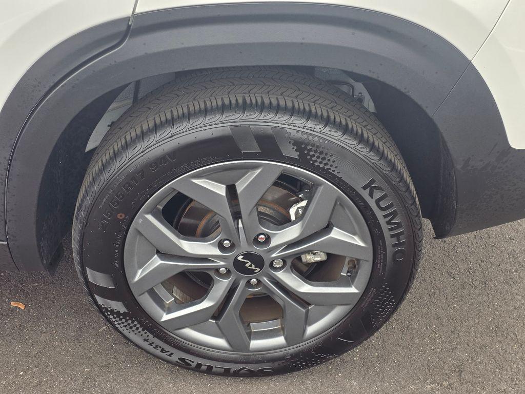 used 2025 Kia Seltos car, priced at $23,179