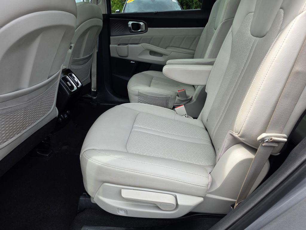 used 2023 Kia Sorento Hybrid car, priced at $25,727