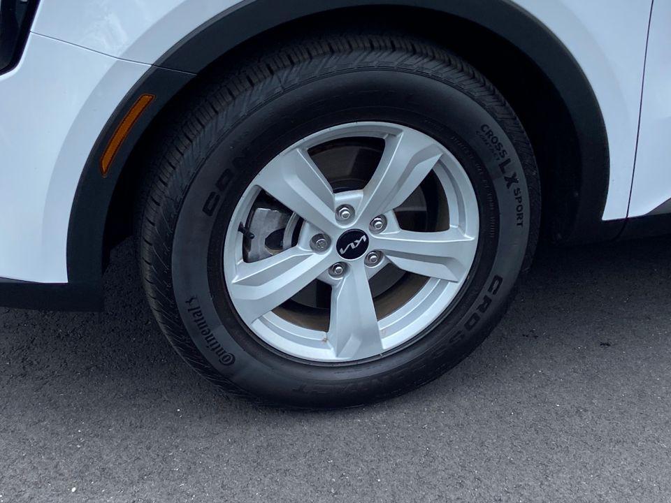 used 2025 Kia Sorento car, priced at $25,843