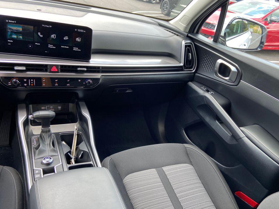 used 2025 Kia Sorento car, priced at $25,843