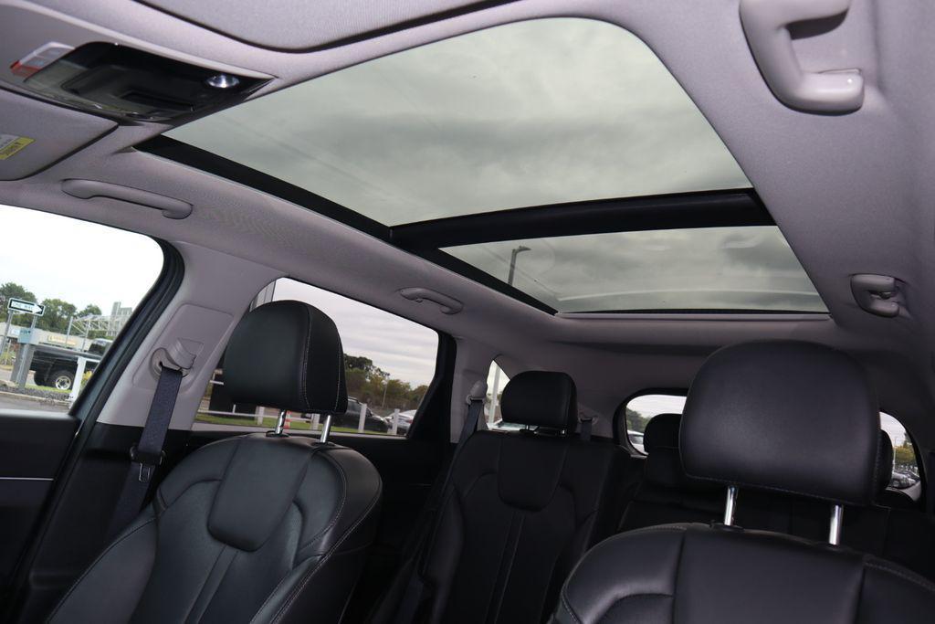 used 2023 Kia Sorento car, priced at $22,995