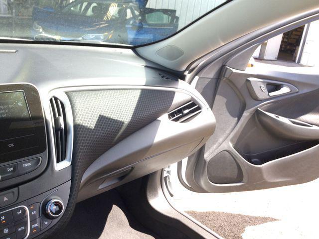 new 2024 Chevrolet Malibu car, priced at $29,195