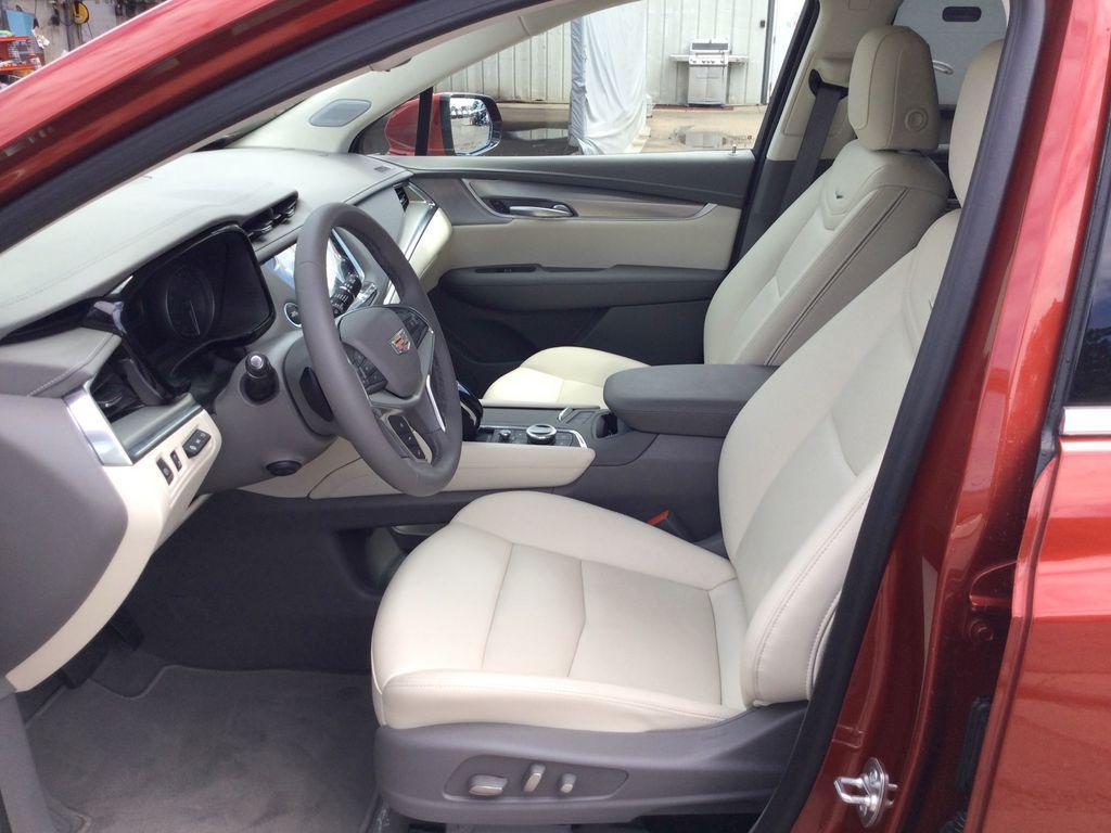 new 2025 Cadillac XT5 car, priced at $56,590