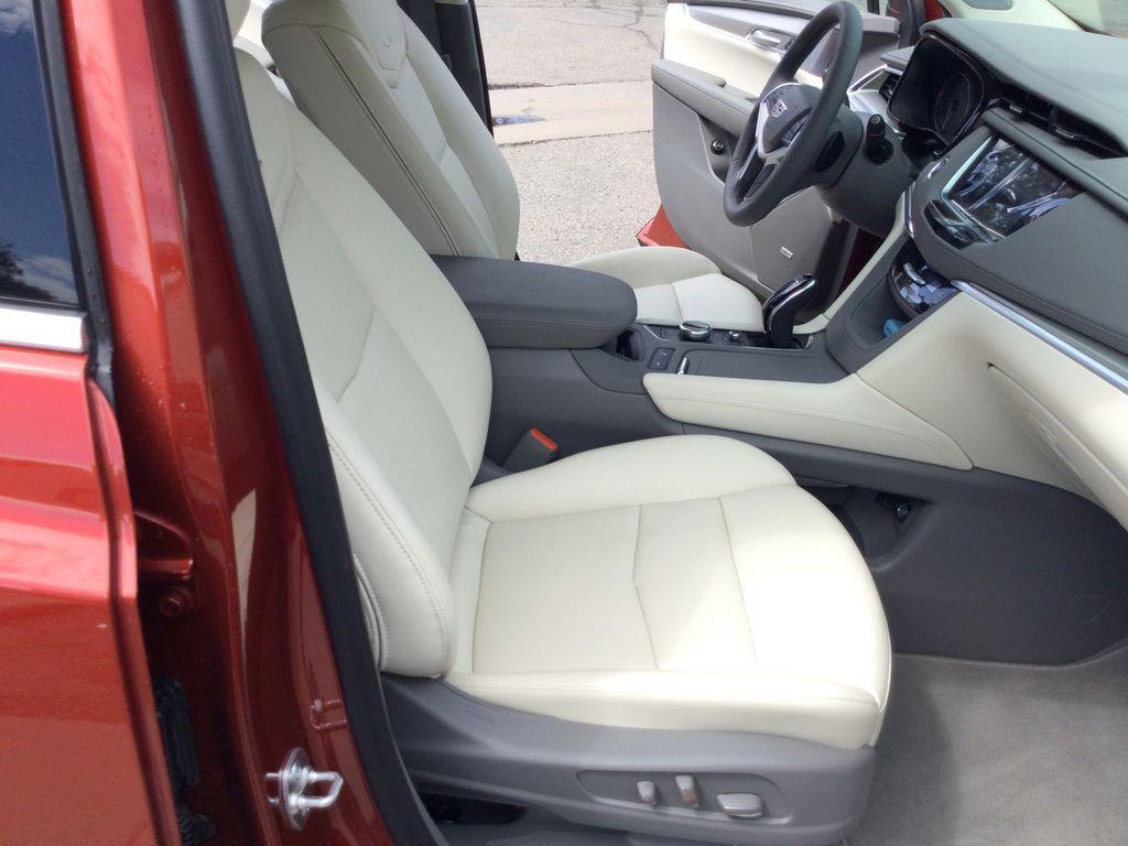 new 2025 Cadillac XT5 car, priced at $56,590