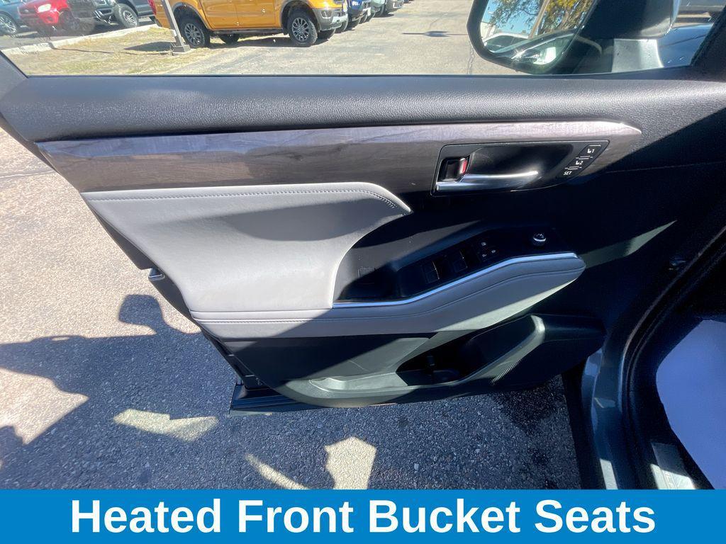 used 2022 Toyota Highlander Hybrid car, priced at $41,859