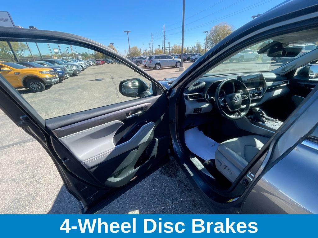 used 2022 Toyota Highlander Hybrid car, priced at $41,859