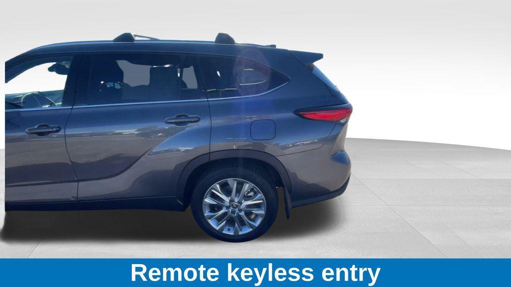 used 2022 Toyota Highlander Hybrid car, priced at $41,859