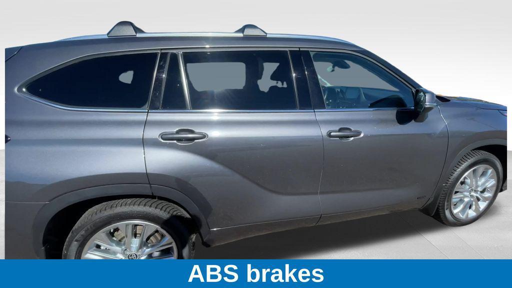 used 2022 Toyota Highlander Hybrid car, priced at $41,859