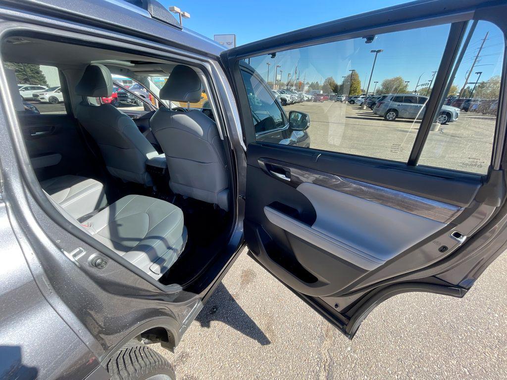 used 2022 Toyota Highlander Hybrid car, priced at $41,859