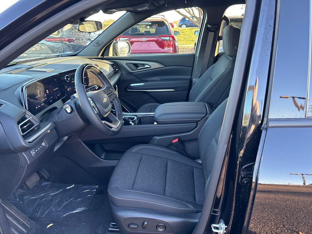 new 2025 Chevrolet Traverse car, priced at $48,802