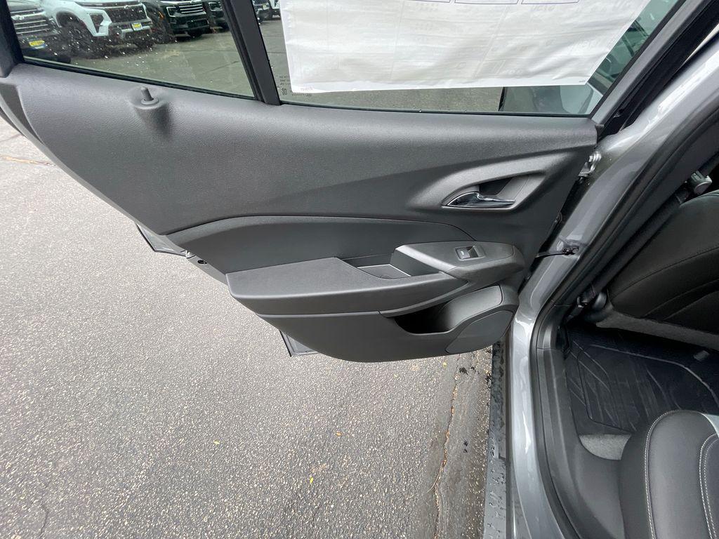 new 2025 Chevrolet Trax car, priced at $24,938