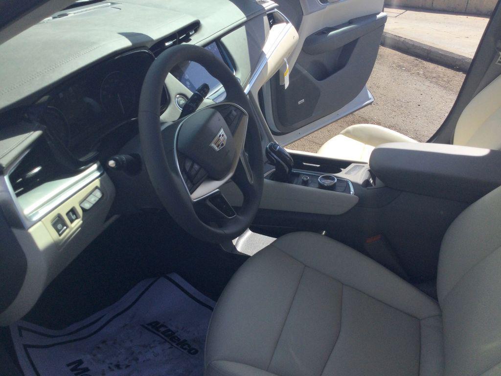 new 2025 Cadillac XT5 car, priced at $60,090