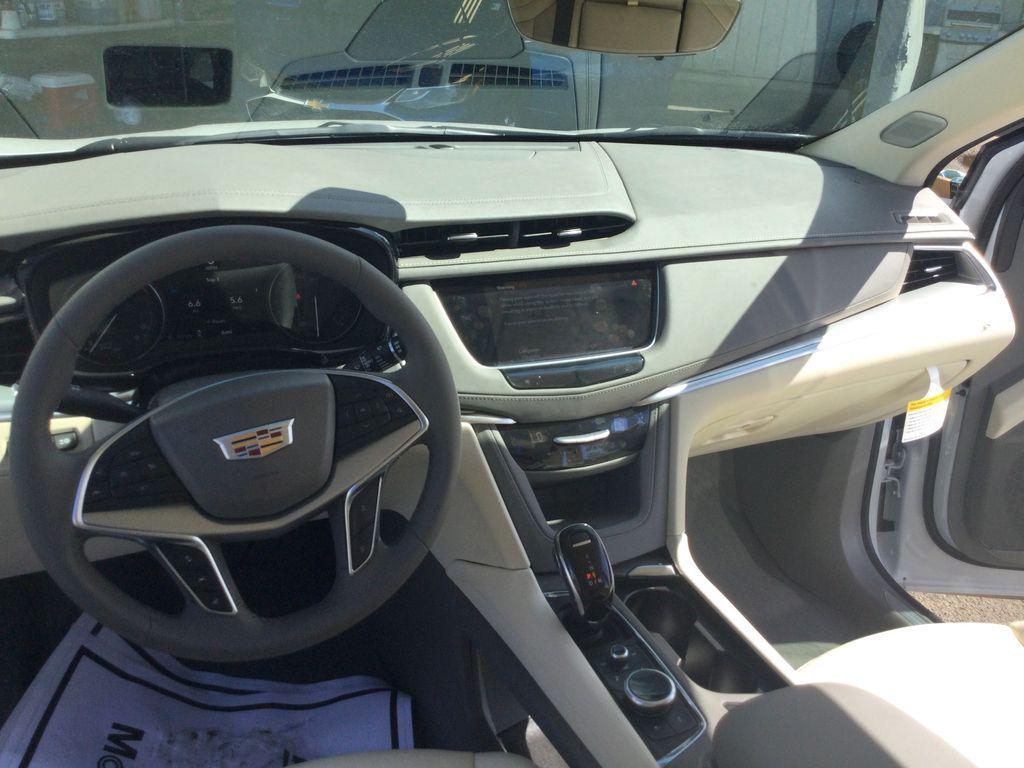 new 2025 Cadillac XT5 car, priced at $60,090