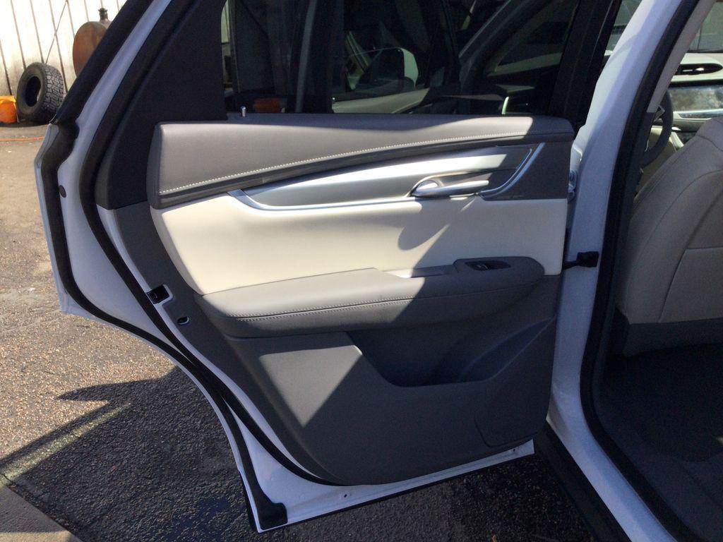 new 2025 Cadillac XT5 car, priced at $60,090