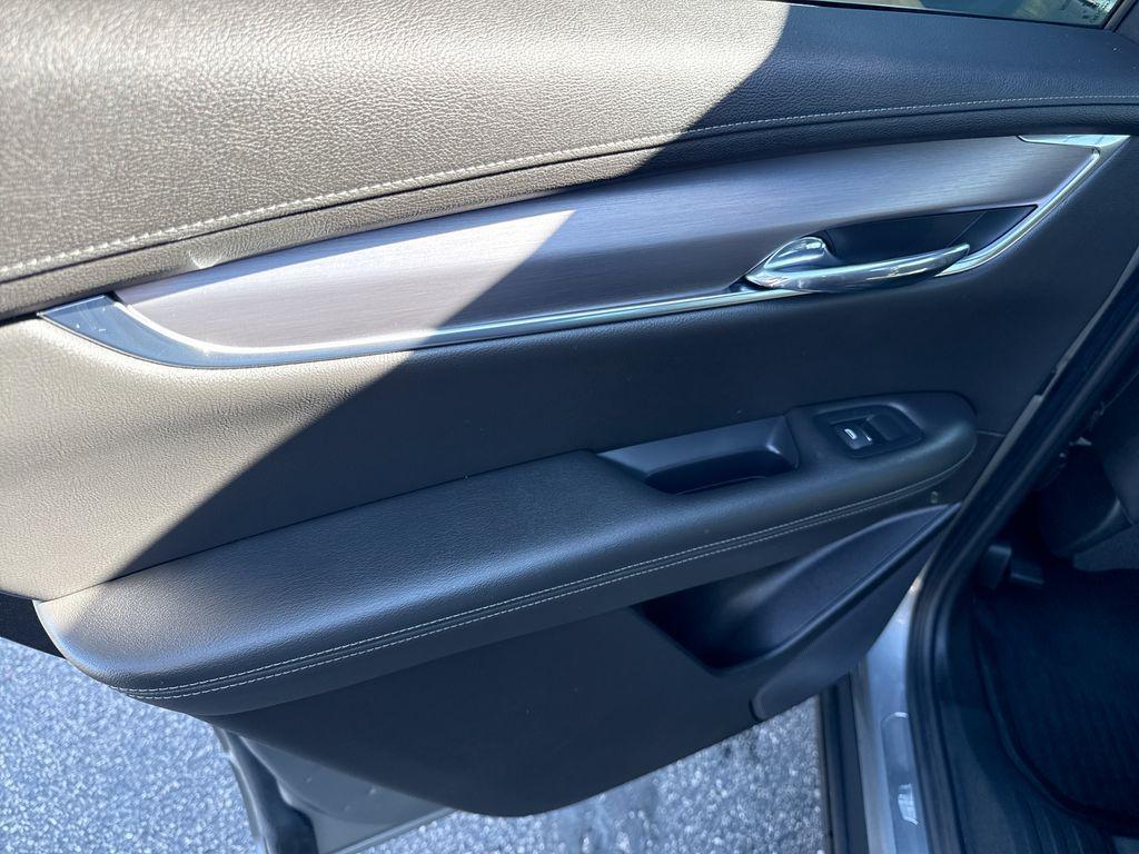 used 2024 Cadillac XT6 car, priced at $38,423