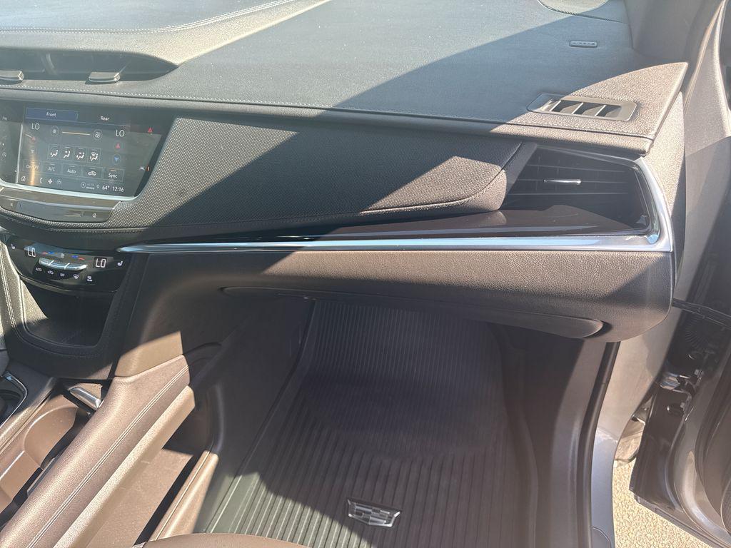 used 2024 Cadillac XT6 car, priced at $38,423