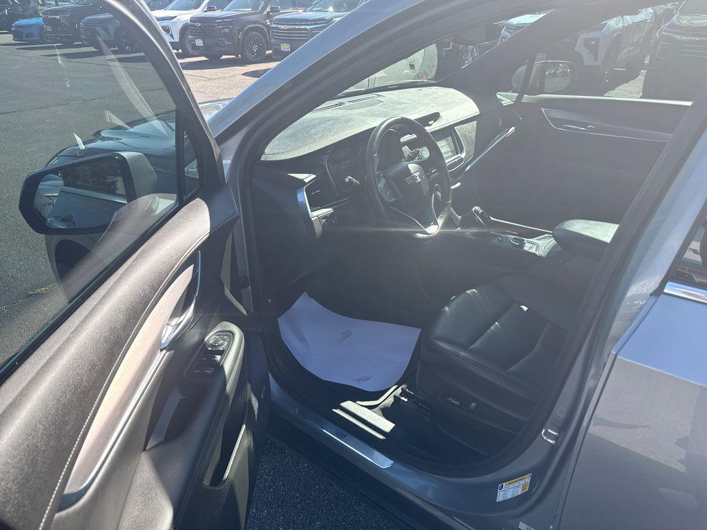 used 2024 Cadillac XT6 car, priced at $38,423