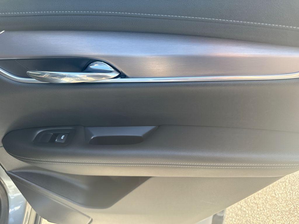 used 2024 Cadillac XT6 car, priced at $38,423