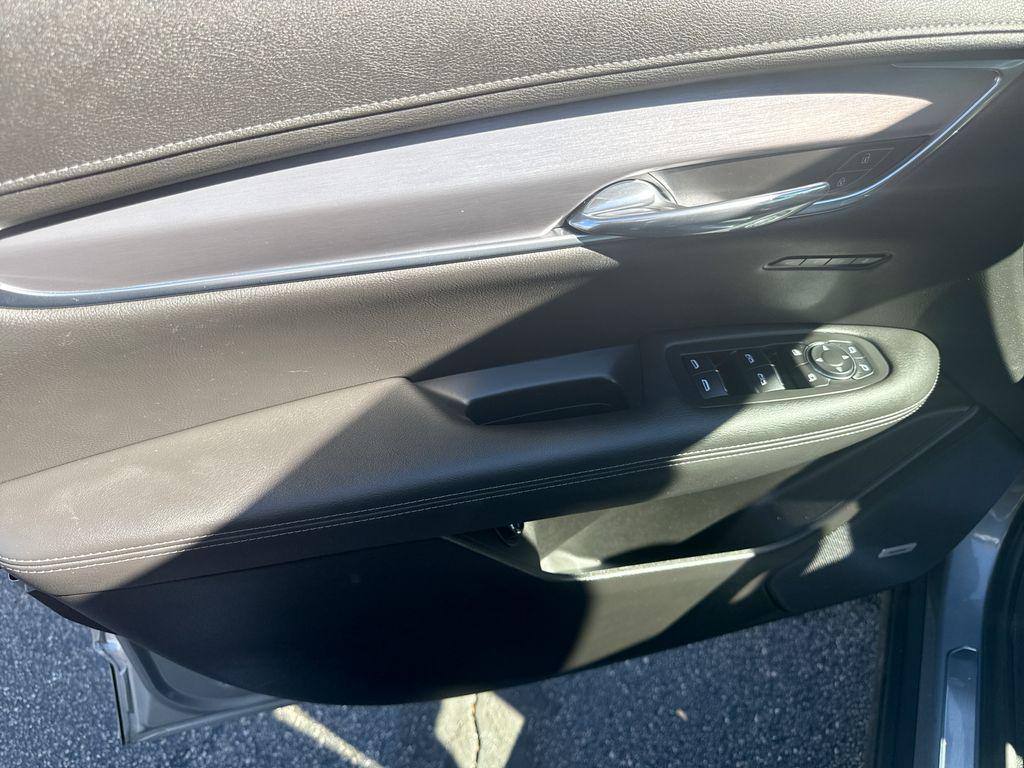 used 2024 Cadillac XT6 car, priced at $38,423