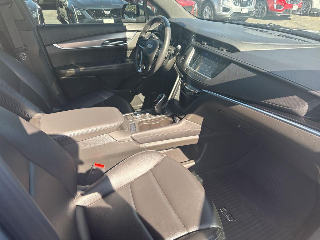 used 2024 Cadillac XT6 car, priced at $38,423