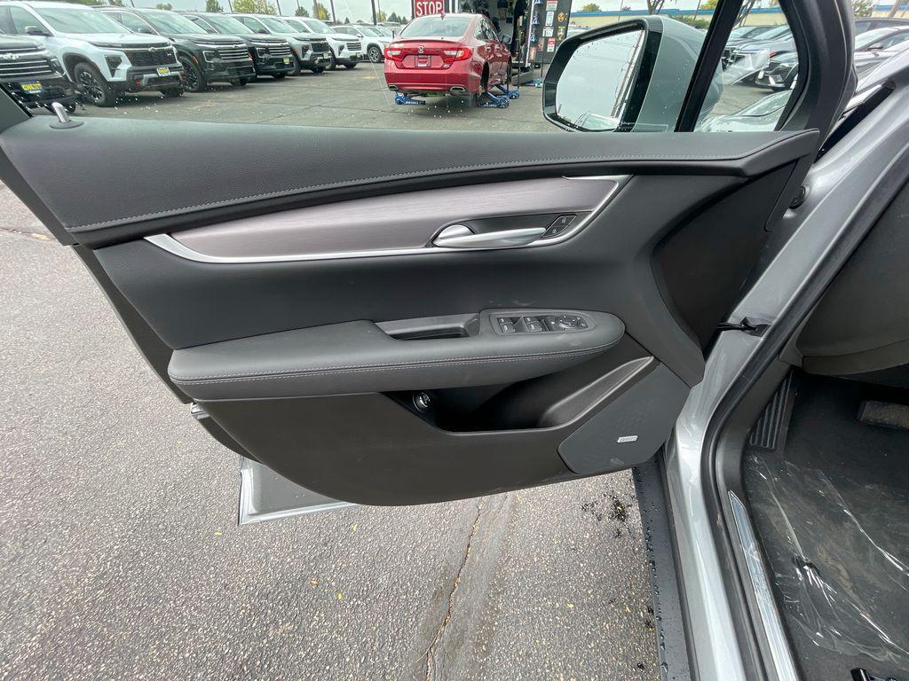 new 2025 Cadillac XT5 car, priced at $47,040