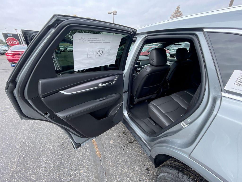 new 2025 Cadillac XT5 car, priced at $47,040