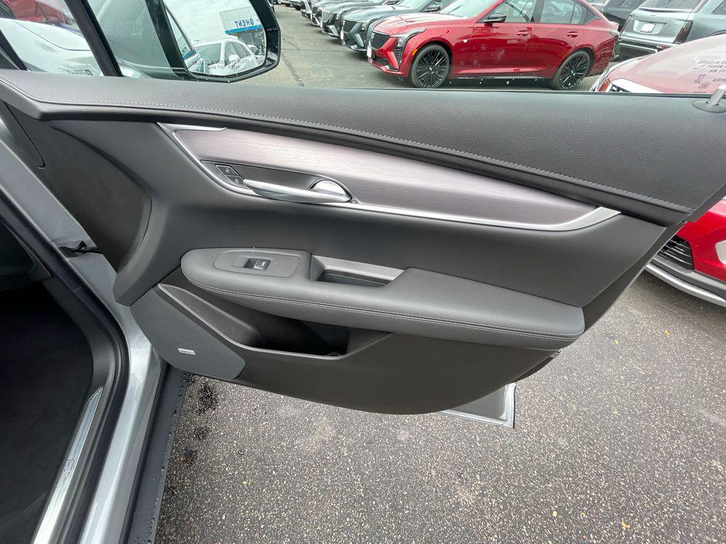 new 2025 Cadillac XT5 car, priced at $47,040