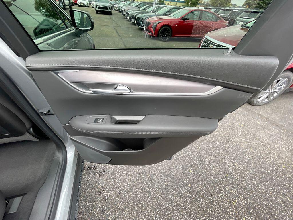 new 2025 Cadillac XT5 car, priced at $47,040