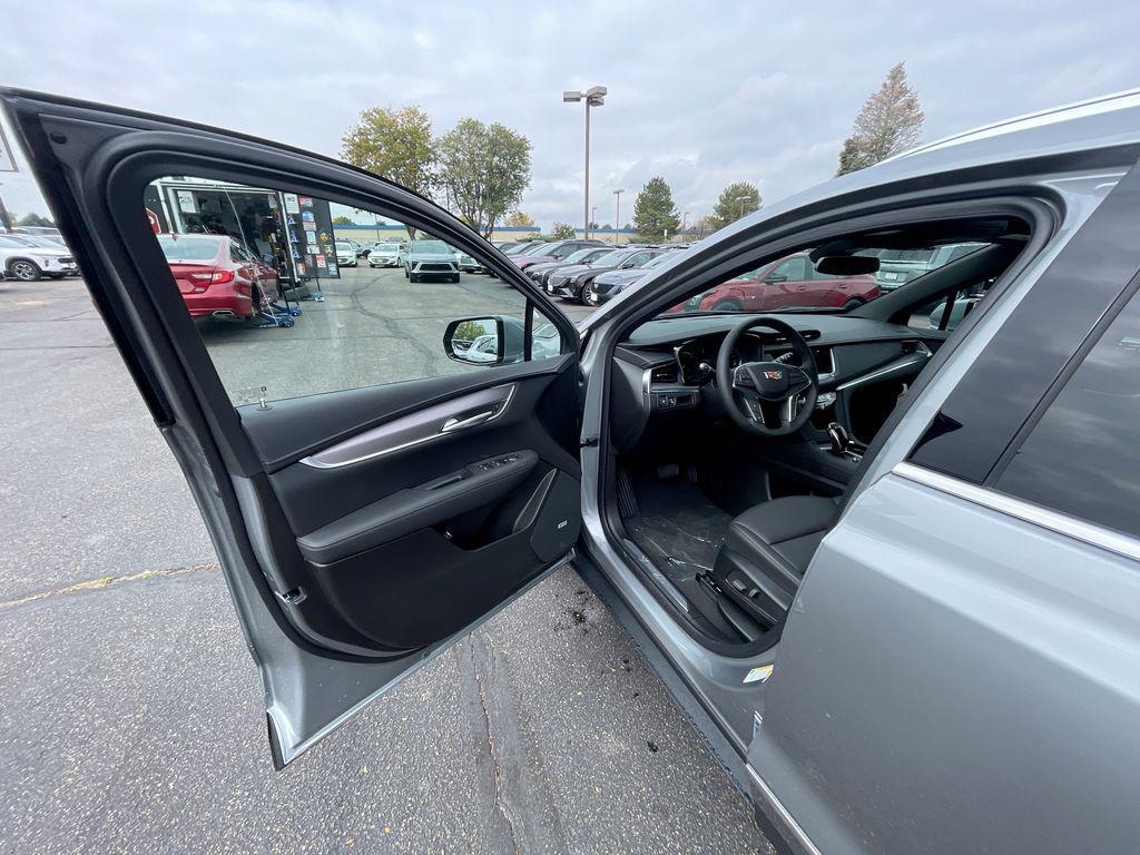 new 2025 Cadillac XT5 car, priced at $47,040