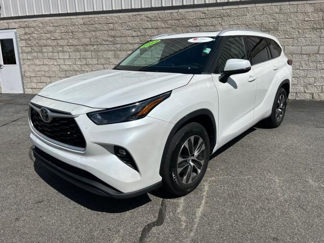 used 2022 Toyota Highlander car, priced at $36,221