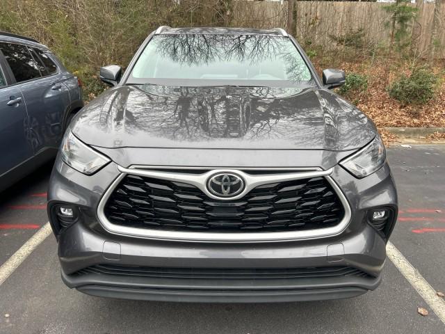 used 2022 Toyota Highlander car, priced at $35,044