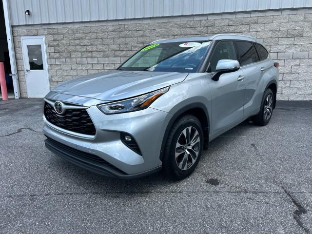 used 2022 Toyota Highlander car, priced at $35,548