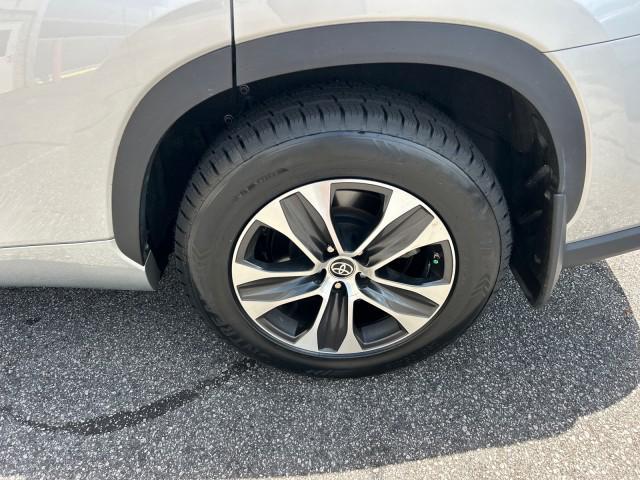 used 2022 Toyota Highlander car, priced at $35,548
