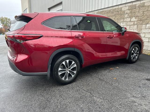 used 2020 Toyota Highlander car, priced at $31,995