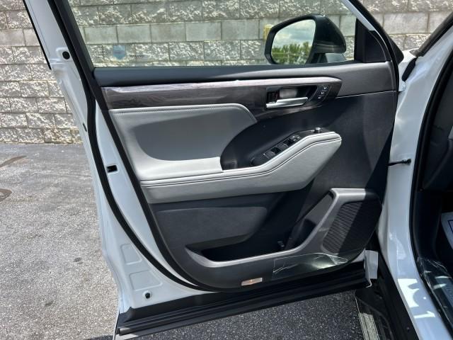 new 2025 Toyota Highlander car