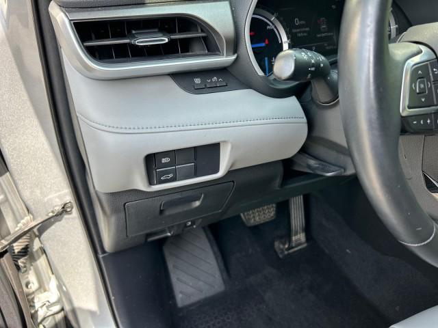 used 2020 Toyota Highlander Hybrid car, priced at $29,119