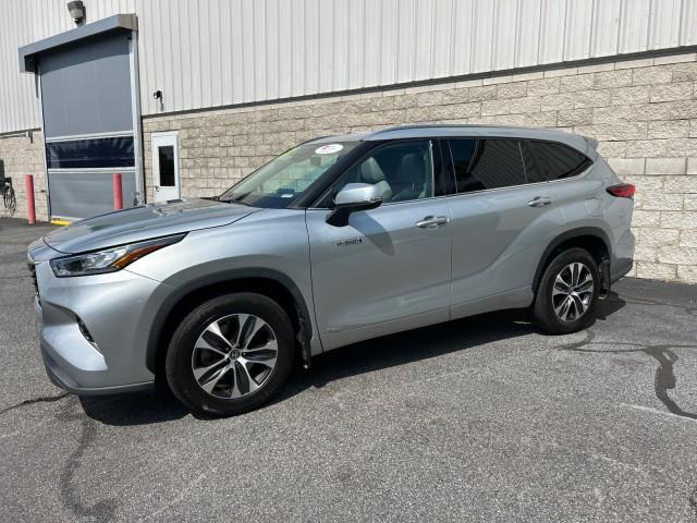 used 2020 Toyota Highlander Hybrid car, priced at $29,119