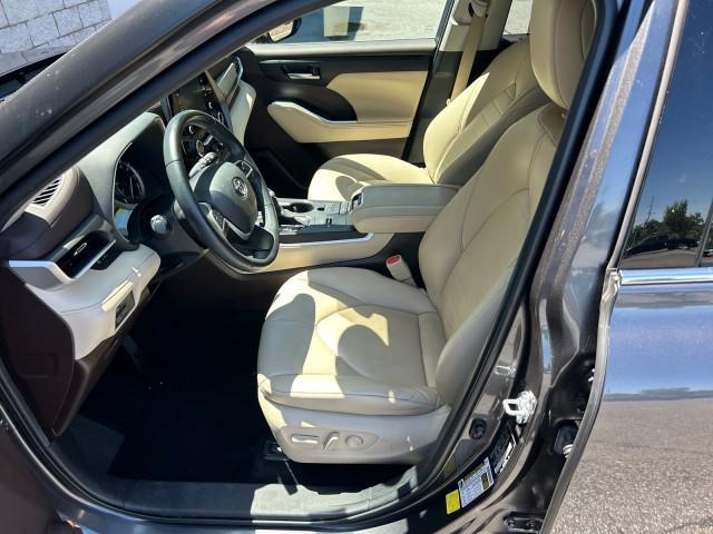 used 2022 Toyota Highlander car, priced at $36,358