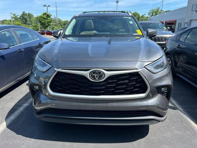 used 2022 Toyota Highlander car, priced at $36,358
