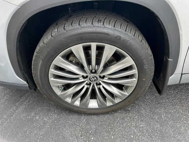 used 2021 Toyota Highlander Hybrid car, priced at $38,727