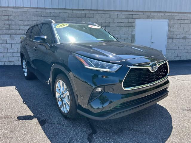 used 2023 Toyota Highlander Hybrid car, priced at $45,727