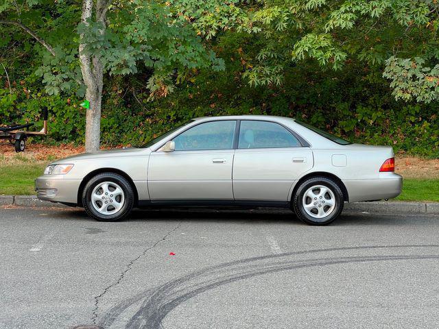 used 1999 Lexus ES 300 car, priced at $10,950