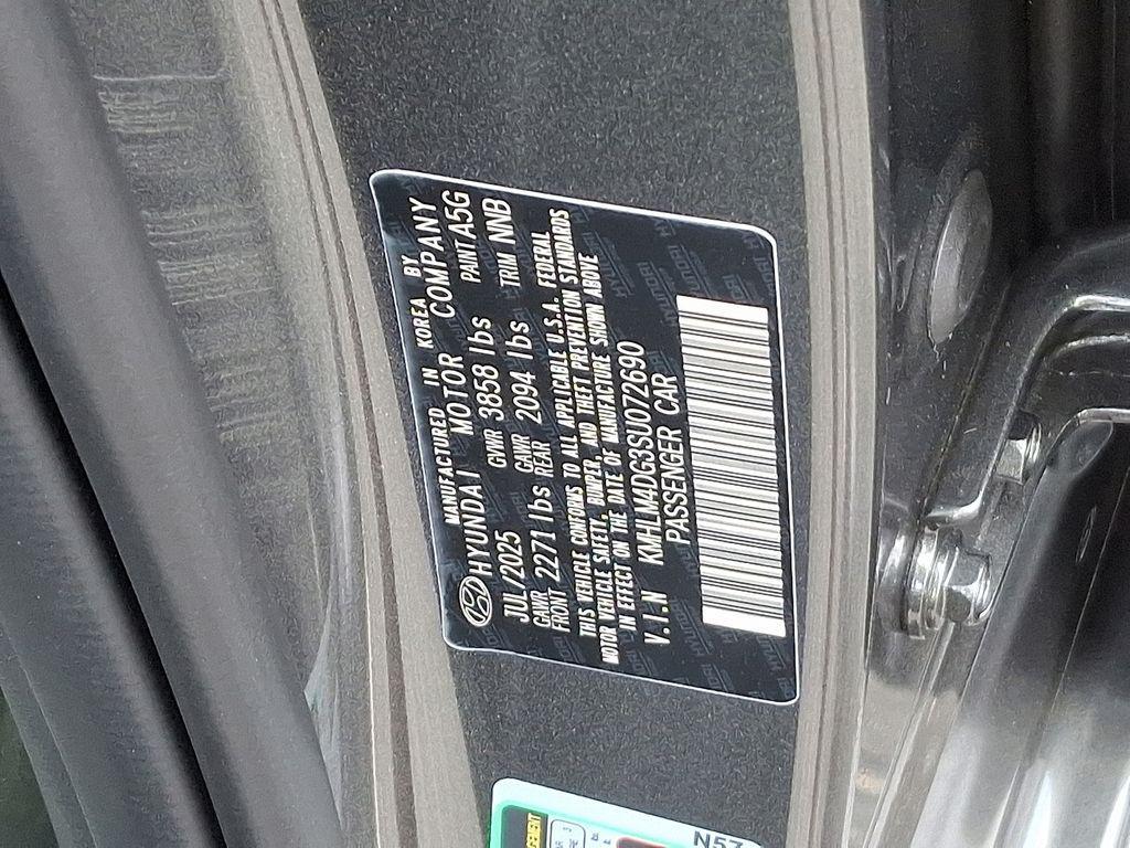new 2025 Hyundai Elantra car, priced at $25,120