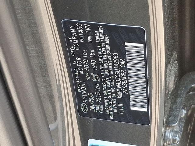 new 2025 Hyundai Elantra car, priced at $31,590