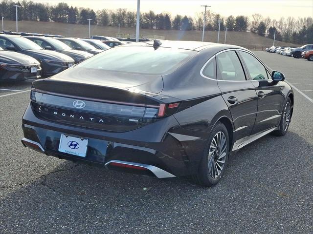 new 2025 Hyundai Sonata Hybrid car, priced at $39,205