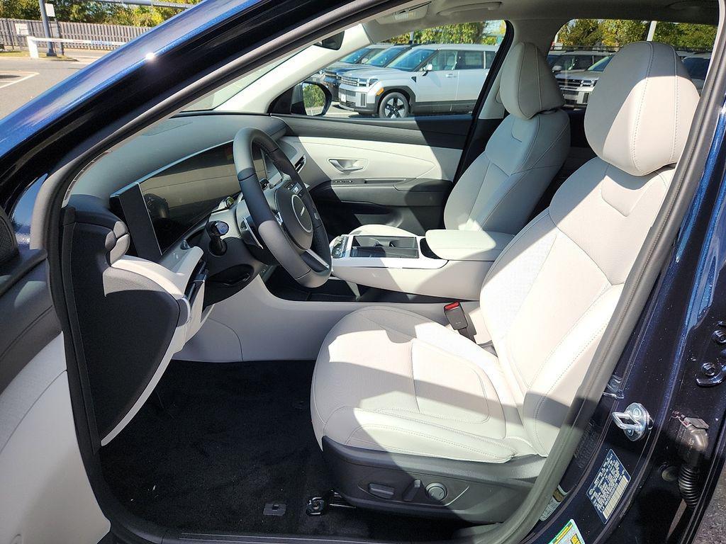 new 2025 Hyundai TUCSON Hybrid car, priced at $39,080