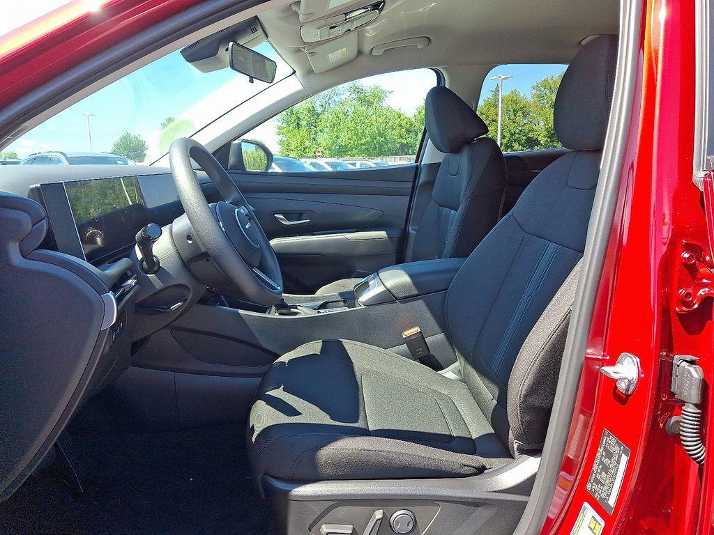 new 2025 Hyundai Tucson car, priced at $35,290