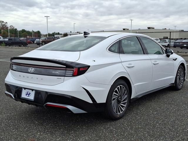 new 2025 Hyundai Sonata Hybrid car, priced at $33,155