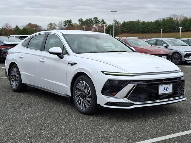 new 2025 Hyundai Sonata Hybrid car, priced at $33,155