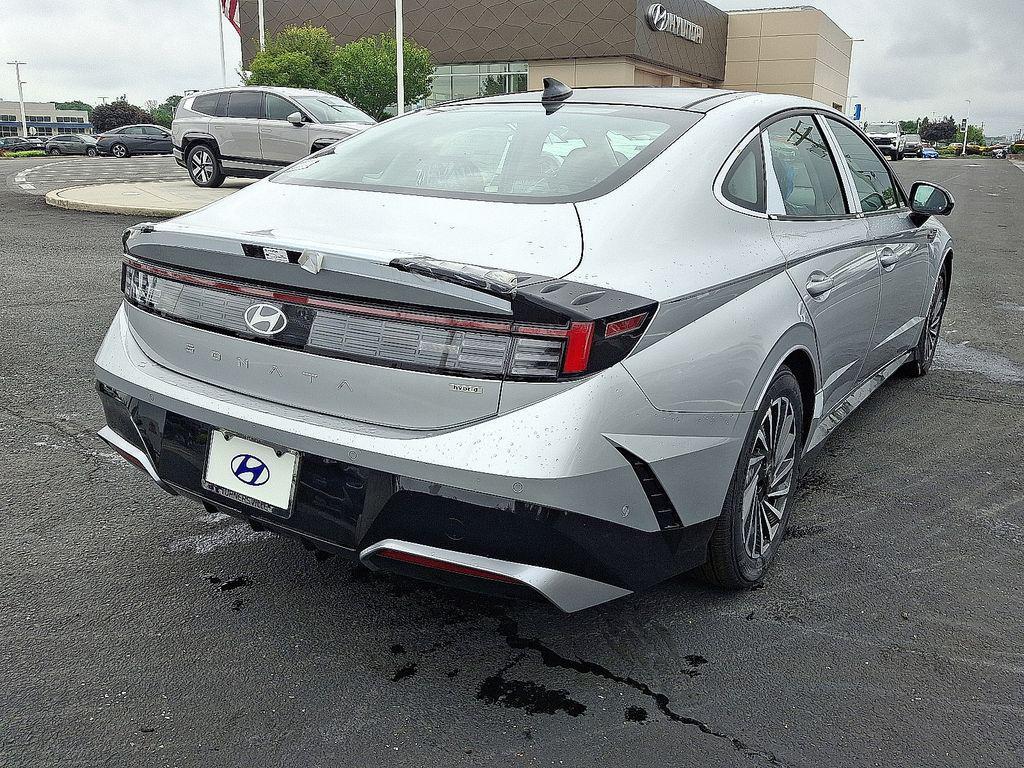 new 2025 Hyundai Sonata Hybrid car, priced at $39,495